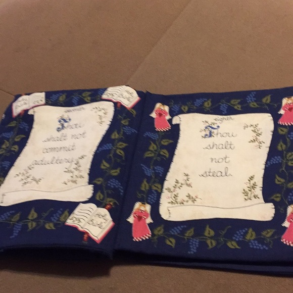 The Ten Commandments Cloth Book - Picture 5 of 8